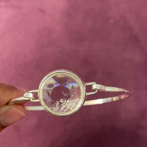 Unique silver and glass bracelet with moving crystals